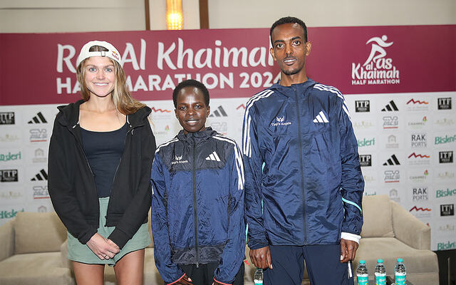 Konstanze Klosterhalfen, Peres JepChirchir og Tamirat Tola er klare for halvmaraton i De forente arabiske emirater denne helgen. (Foto: Giancarlo Colombo)