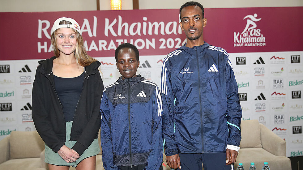 Konstanze Klosterhalfen, Peres JepChirchir og Tamirat Tola er klare for halvmaraton i De forente arabiske emirater denne helgen. (Foto: Giancarlo Colombo)