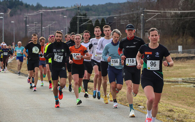 Egersund halvmaraton og Egersund Mila ble arrangert lørdag 2. mars. Her en gruppe anført av Mila-vinner Christina Maria Toogood an. (Foto: Ingunn Walderhaug/Dalane Tidende)