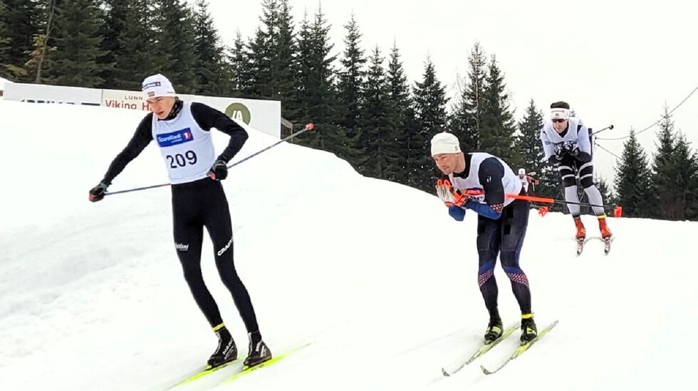 Teten ut fra start med Trond Raastad Hallum i front foran vinneren Daniel	Andersen og Vegard Skrove Stensæter. (Foto: Svea Skilag)