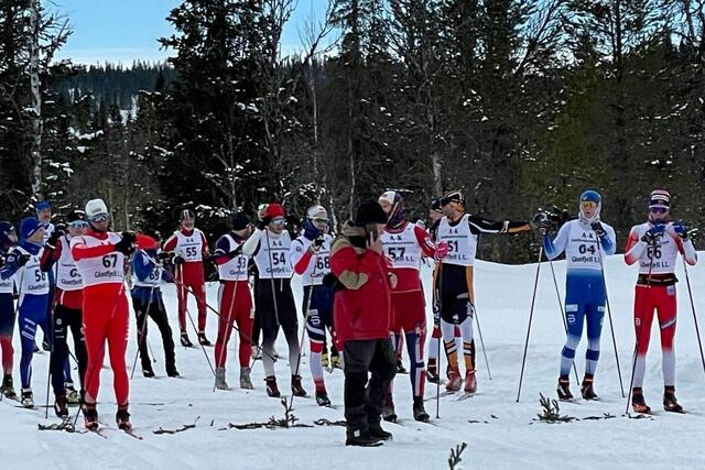 Fra fellesstarten for de 20 aktive i Flendalen i fjor. (Foto: Helge Bonden)