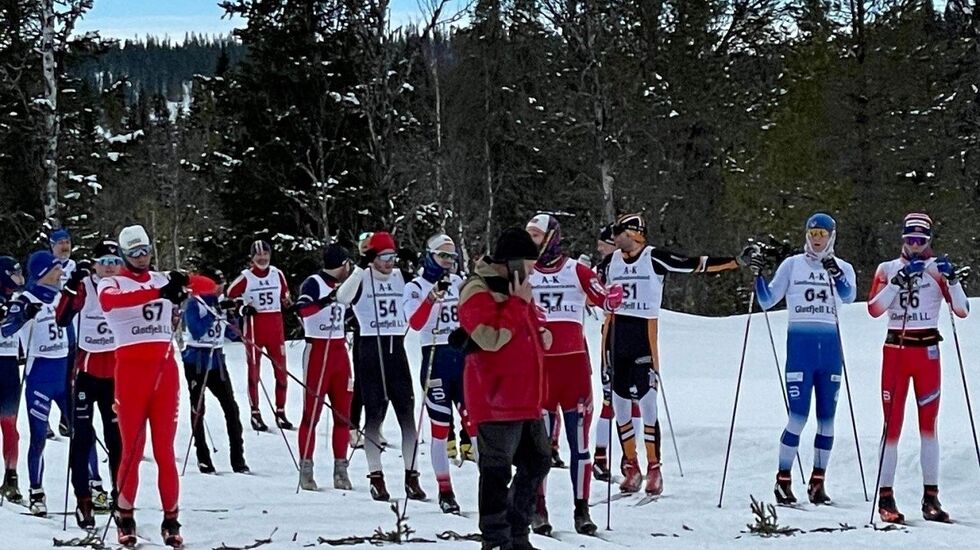 Fra fellesstarten for de 20 aktive i Flendalen i fjor. (Foto: Helge Bonden)