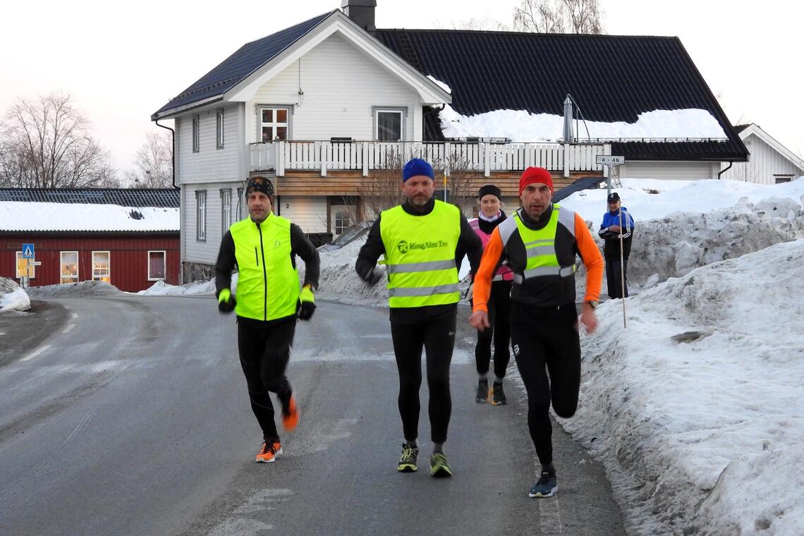 Den aktive kvartetten som utgjorde fellesstarten i avslutningsløpet (fra venstre): Thomas Pedersen, Miroslaw Baran, Anne Storslett og Jan Erik Mathiassen. (Foto: Stein Arne Negård)