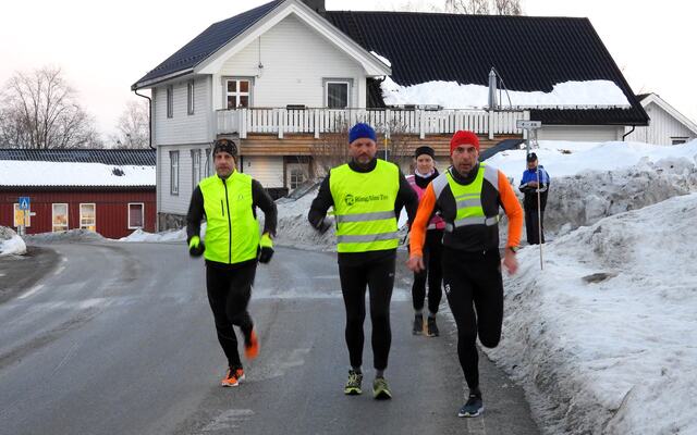 Den aktive kvartetten som utgjorde fellesstarten i avslutningsløpet (fra venstre): Thomas Pedersen, Miroslaw Baran, Anne Storslett og Jan Erik Mathiassen. (Foto: Stein Arne Negård)
