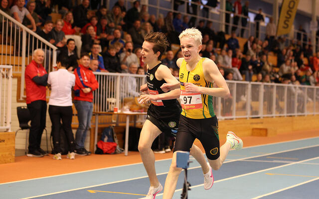Elias Landøy Rasmussen og Fabian Vibekken spurter intenst om UM-tittelen i G15. (Foto: Dag Egil Eliassen)