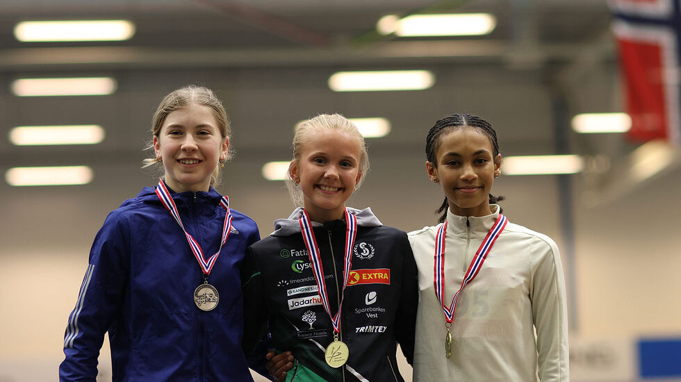 Premiepallen på 1500 meter i J16: Aurora Kanutte Brandt Sande, Tuva Alme og Venus Abraham Teffera. (Foto: Dag Egil Eliassen)