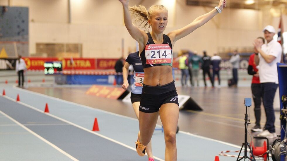 Tuva Alme kan slippe jubelen løs på målstreken på 800 m. (Foto: Torbjørn Fjellheim)