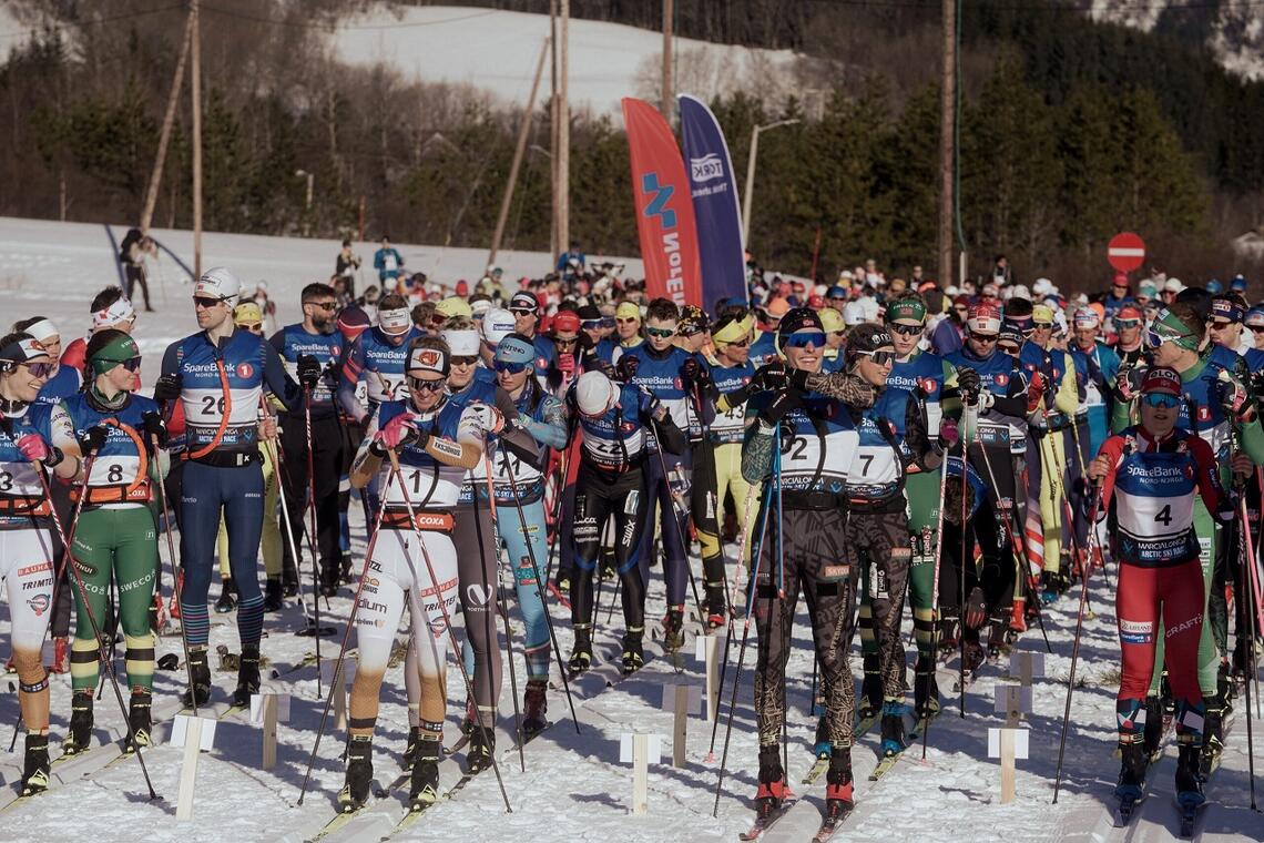 Vel 250 løpere stilte til start i Ski Classics Challengers-rennet over 46 km fra by til fjell i Bodø. (Foto: Preben Hunstad/Ski Classics)