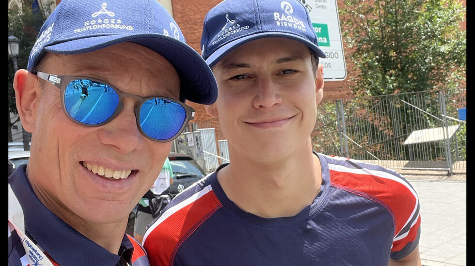 Fra 1. mai i fjor startet Frode Viberg Jermstad (til venstre) som assisterende sportssjef i Norges Triatlonforbund. Her sammen med landslagsutøver Sebastian Wernersen. (Foto: Privat)