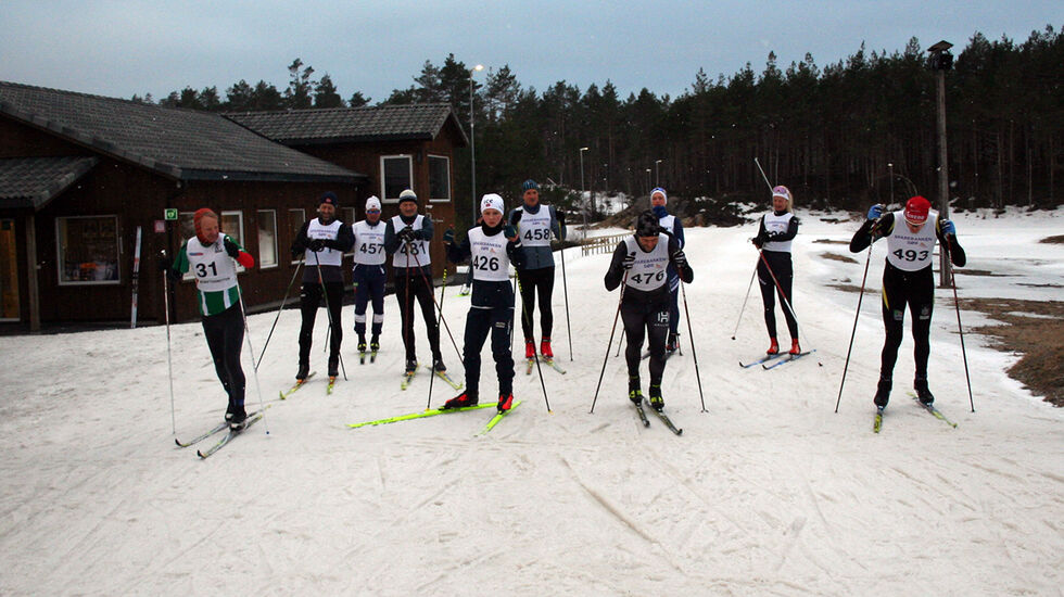 Klare til start i årets siste renn i Skikarusellen. (Foto: Sverre Larsen)
