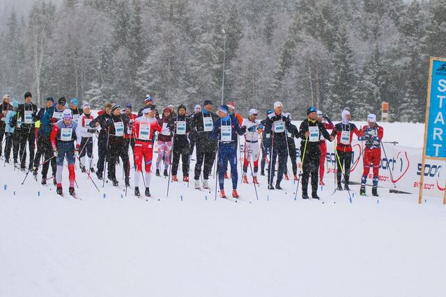 Klart til start for klasse mix og kvinner. (Foto: Rolf Bakken) Klart til start for klasse mix og kvinner. (Foto: Rolf Bakken)