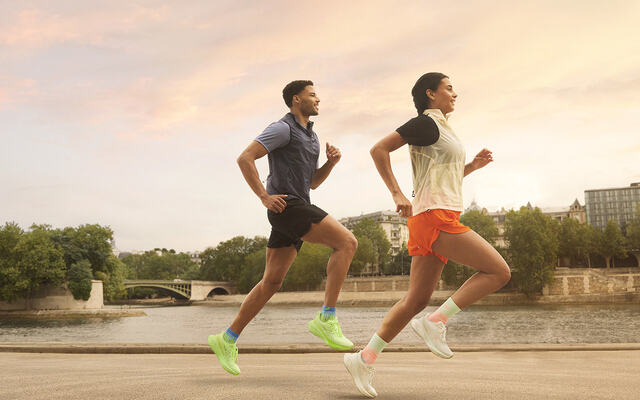Löplabbet har testet 14 skomodeller for asfaltløping og gir deg råd om hva du bør velge når du skal ha nye løpesko. (Foto: Asics)