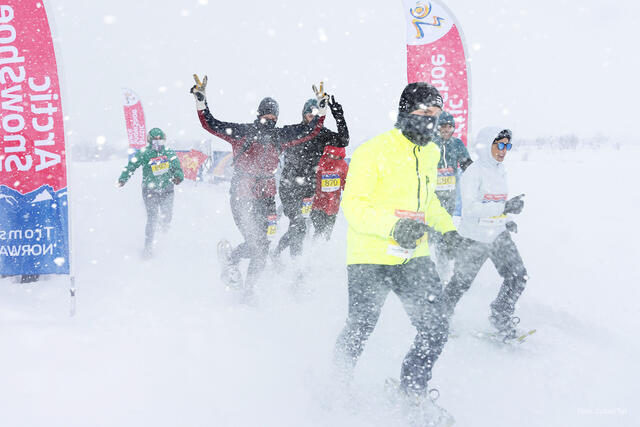 Løperne var glade til tross for at været var litt røft. (Foto: Zoltan Tot)