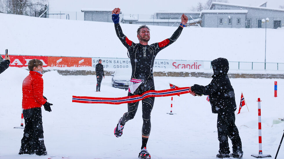 Tor-Aanen Kallekleiv kunne tidligere i vinter juble for både seier i Bergen Vintermaraton og for å ha løpt verdens raskeste maraton i våtdrakt. De to sønnene hans holdt målbåndet. (Foto: Arne Dag Myking)