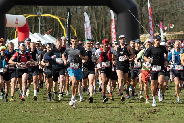 Starten går for EcoTrail Paris 2024. (Foto: Arrangøren)