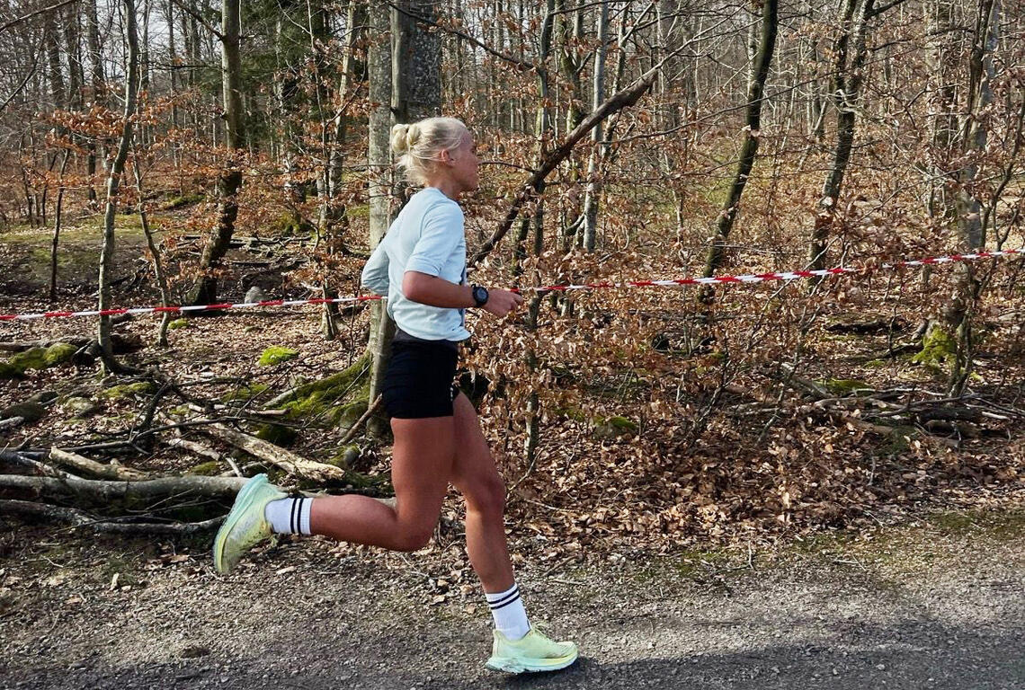 Julie Larsen fikk seg ei god treningsøkt i fine omgivelser da hun var raskest av alle i Ryssbergsloppet. (Foto: Inger-Lill Larsen) 