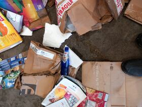 Bilde av blandet avfall, papp og glassemballasje