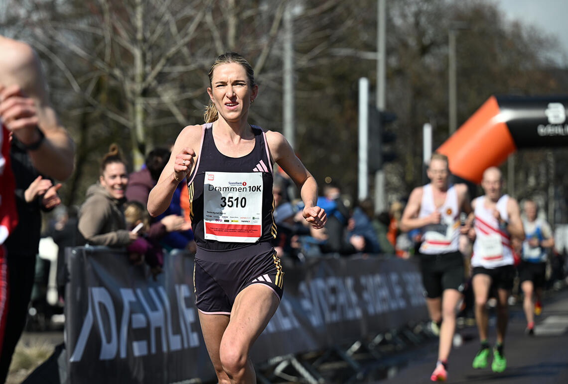 Karoline Bjerkeli Grøvdal klarte ikke OL-kravet, men med 31.01 leverte hun nok en sterk 10 km. (Foto: Samuel Hafshal) 