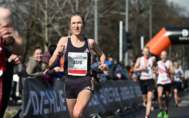 Karoline Bjerkeli Grøvdal klarte ikke OL-kravet, men med 31.01 leverte hun nok en sterk 10 km. (Foto: Samuel Hafshal)