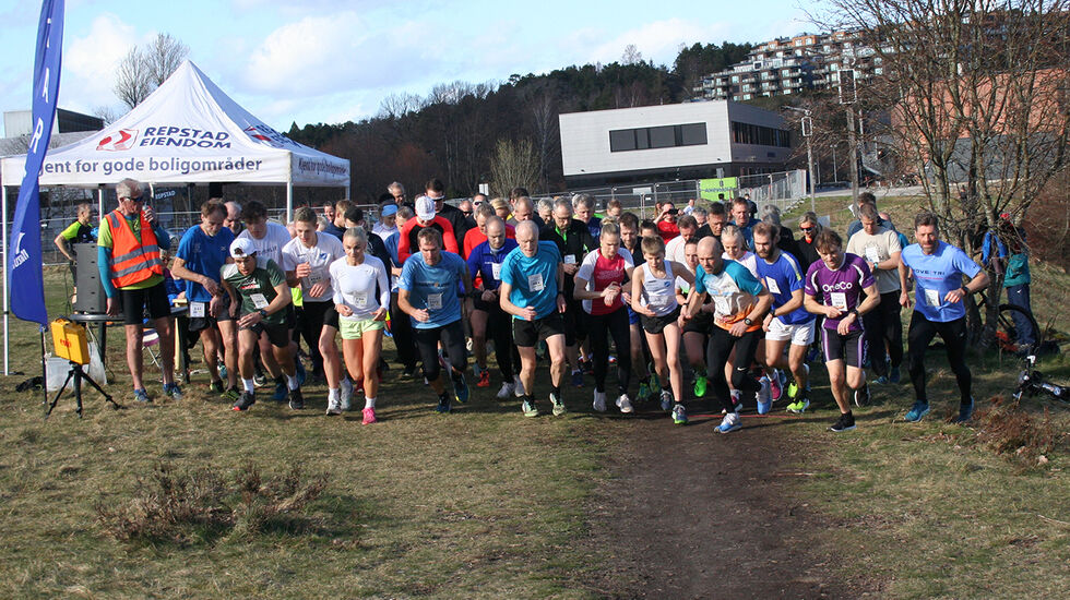Starten går for løperne som hadde valgt den vanlige løypen over 3,4 km. (Foto: Sverre Larsen)