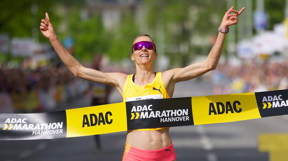 Domenika Mayer forbedrer løyperekorden og vinner i Hannover maraton. (Foto: Norbert Wilhelmi)