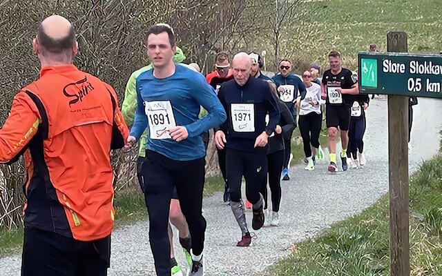 Det var en fin dag for løping da Hålandsvatnet rundt ble arrangert lørdag. (Foto: Ingolf Dale)