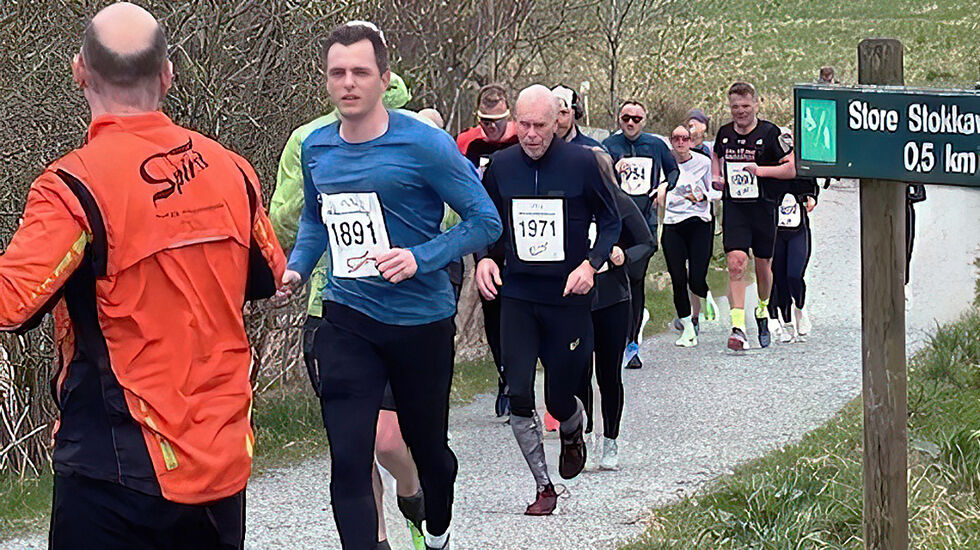 Det var en fin dag for løping da Hålandsvatnet rundt ble arrangert lørdag. (Foto: Ingolf Dale)