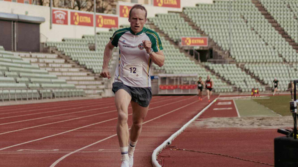 Njål Tyssing var raskeste løper på Bislett stadion under Sankthanshaugen 3000. (Foto: Ibrahim Mufti Pradityo / Sankthanshaugen løpeklubb)