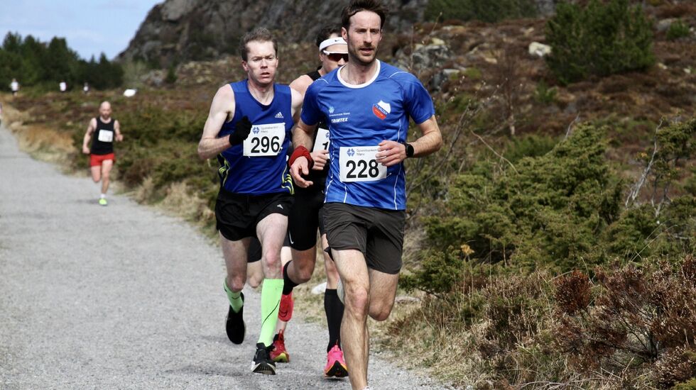 Etter 4 km har vi en tet med klar ledelse. Marcus Megrund (228), Kristian Nedregård (296) og Lars Thoresen Haug (bak)