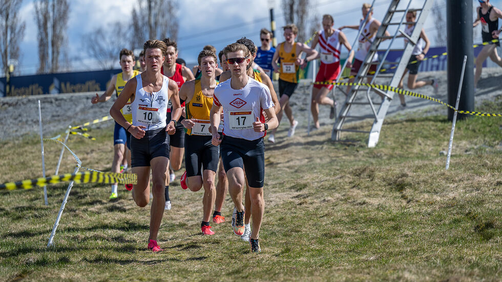 Både Blikkstad Thomassen (10) og Theodor Berre Jacobsen (17) deltar i søndagens mesterskap. (Foto: Samuel Hafsahl)