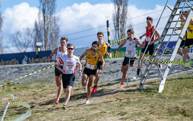 Theodor Berre Jacobsen (17) leder an, men herrene rett bak - Mikkel Blikstad Thomassen (10) og Jacob Boutera (1) ble løpets to beste. (Foto: Samuel Hafsahl)