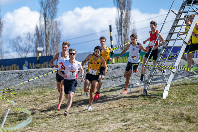 Theodor Berre Jacobsen (17) leder an, men herrene rett bak - Mikkel Blikstad Thomassen (10) og Jacob Boutera (1) ble løpets to beste. (Foto: Samuel Hafsahl)