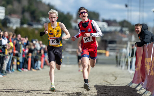 Det ble kamp om gullet, med Fabian Vibekken (t.v.) som seirende foran Eric Haugen Grønvold. (Foto: Samuel Hafsahl)