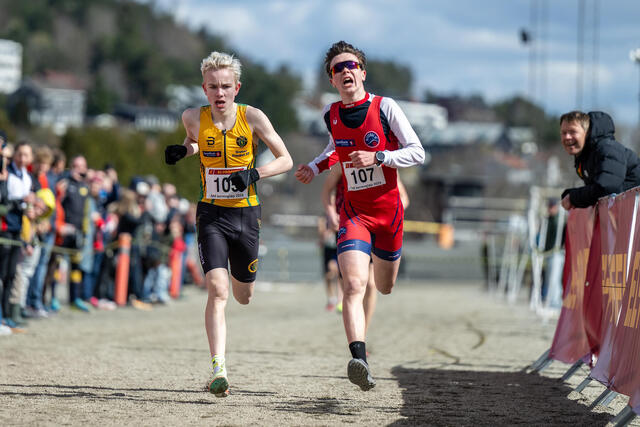 Det ble kamp om gullet, med Fabian Vibekken (t.v.) som seirende foran Eric Haugen Grønvold. (Foto: Samuel Hafsahl)