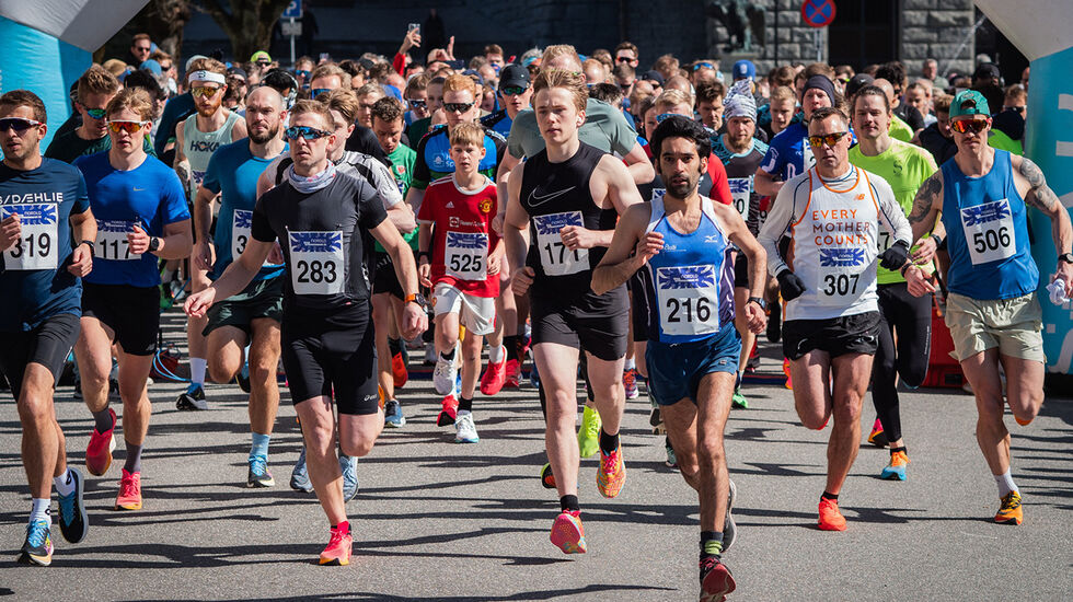 Det var folkefest og idrettsglede som preget sentrumsgatene i Haugesund lørdag formiddag. (Foto: Chris Wilhelmsen / FlowIt Digital)
