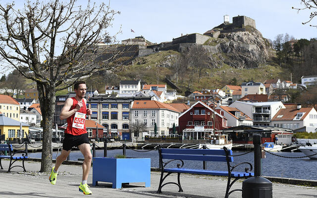 På 10 km i Halden Byløp slo Robert Bergstå fjorårets løyperekord med 10 sekunder. (Foto: Bjørn Johannessen)