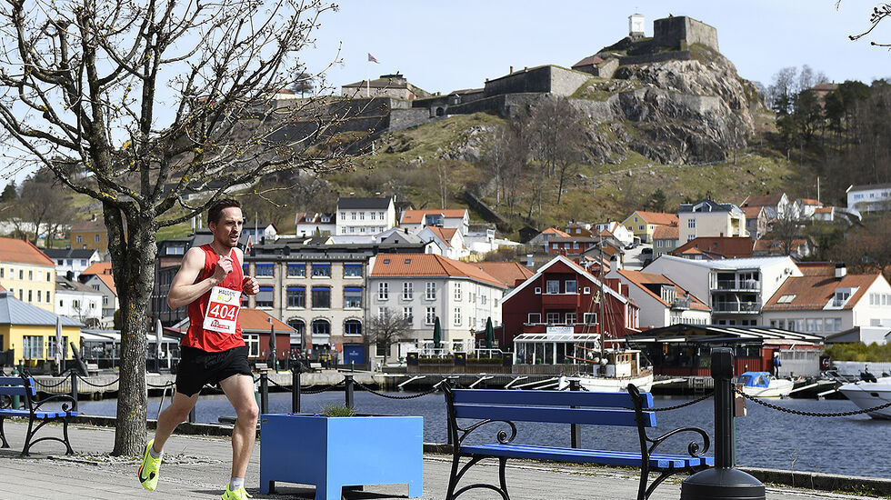 På 10 km i Halden Byløp slo Robert Bergstå fjorårets løyperekord med 10 sekunder. (Foto: Bjørn Johannessen)