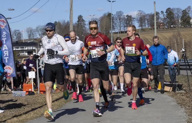 Starten på årets første Perseløp. (Foto: Bjørn Hytjanstorp)