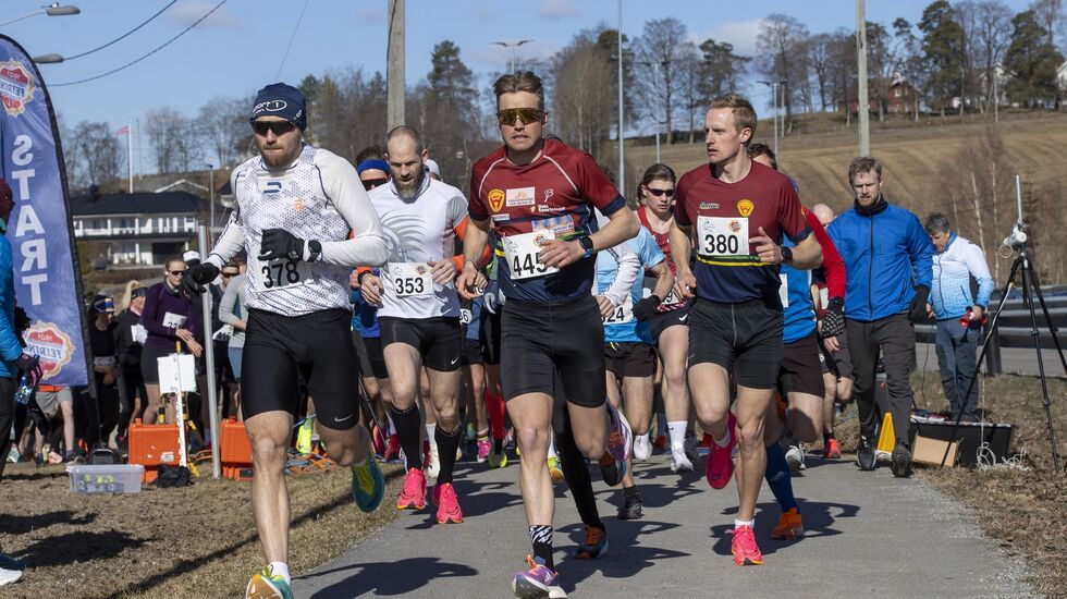 Starten på årets første Perseløp. (Foto: Bjørn Hytjanstorp)