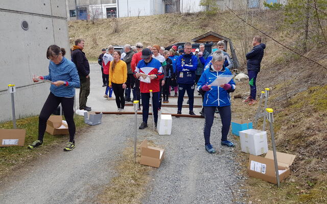 Startklare bedriftsorienterere for en ny sesong. (Foto: Stein Arne Negård)