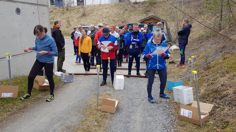 Startklare bedriftsorienterere for en ny sesong. (Foto: Stein Arne Negård)