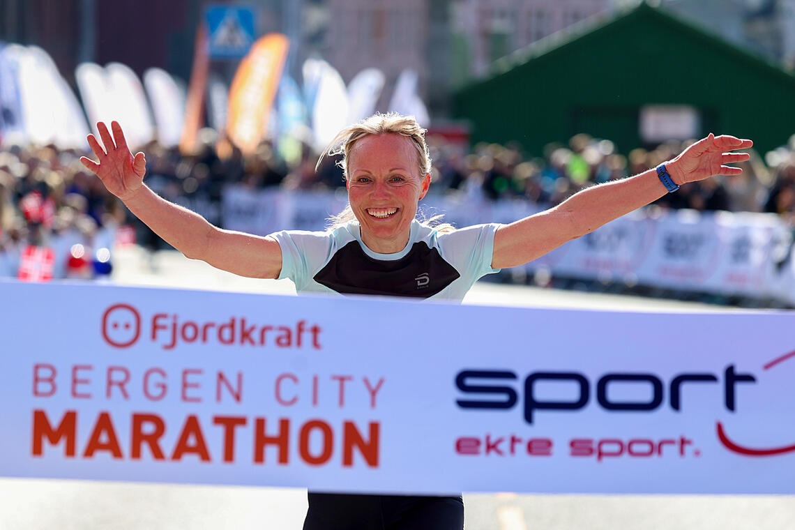Renate Galleberg vinner for første gang Bergen City Marathon. (Alle foto: Arne Dag Myking)