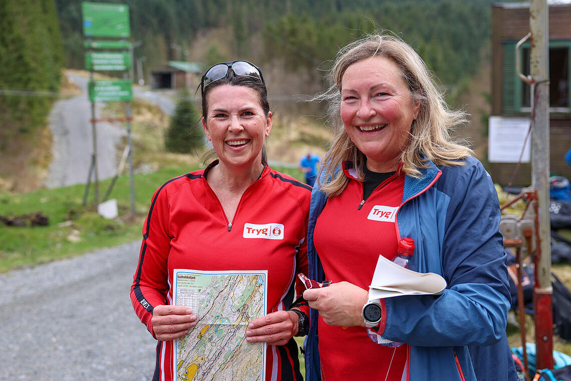 Ina Birgitte Dyrkolbotn og Inger Lise Angelskår løper for Tryg BIL. (Alle foto: Arne Dag Myking)