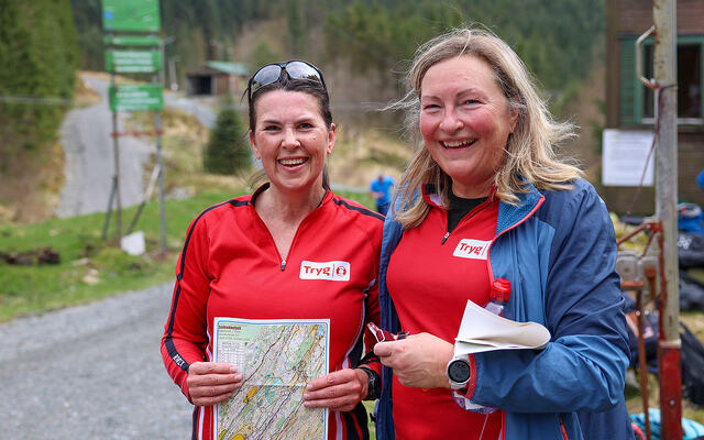 Ina Birgitte Dyrkolbotn og Inger Lise Angelskår løper for Tryg BIL. (Alle foto: Arne Dag Myking)