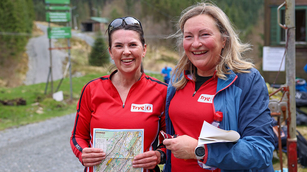 Ina Birgitte Dyrkolbotn og Inger Lise Angelskår løper for Tryg BIL. (Alle foto: Arne Dag Myking)