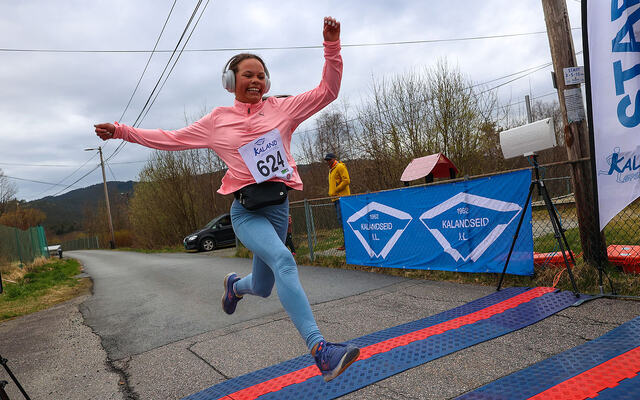 Hermine Mellin-Olsen går i mål med futt og stil. (Alle foto: Arne Dag Myking)