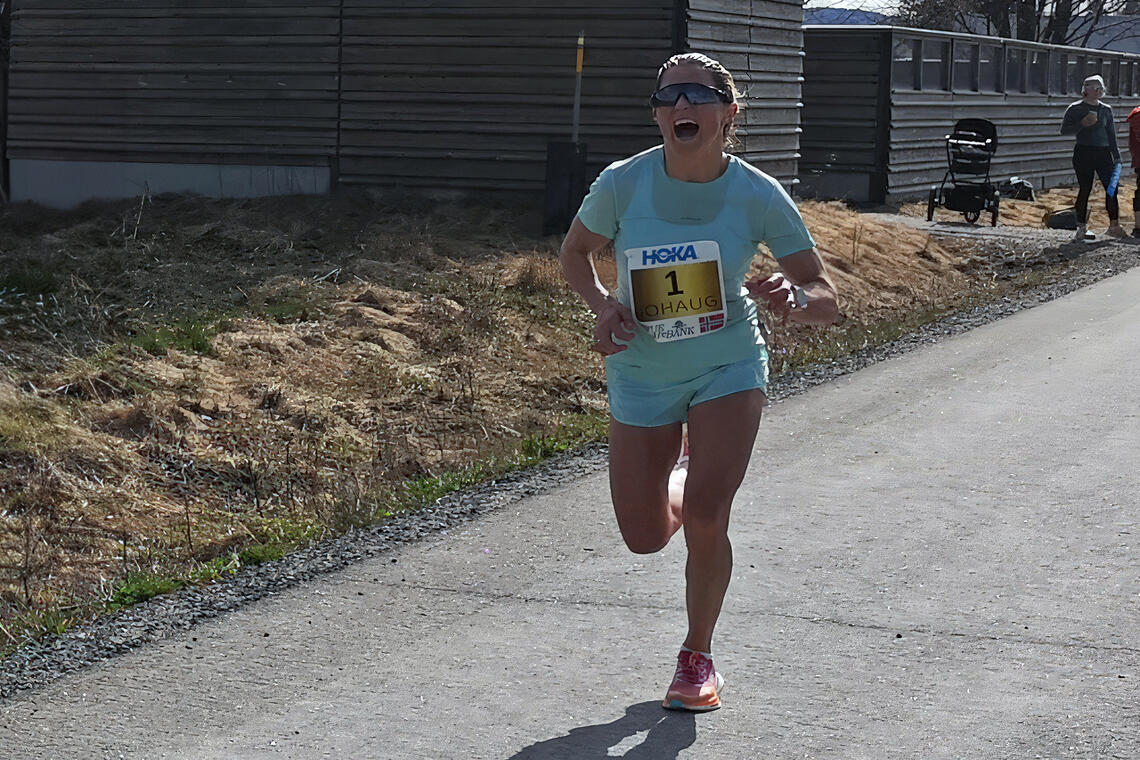 Therese Johaug løp sitt første halvmaratonløp i Grue Halvmaraton 1. mai.(Foto: Rolf Bakken)