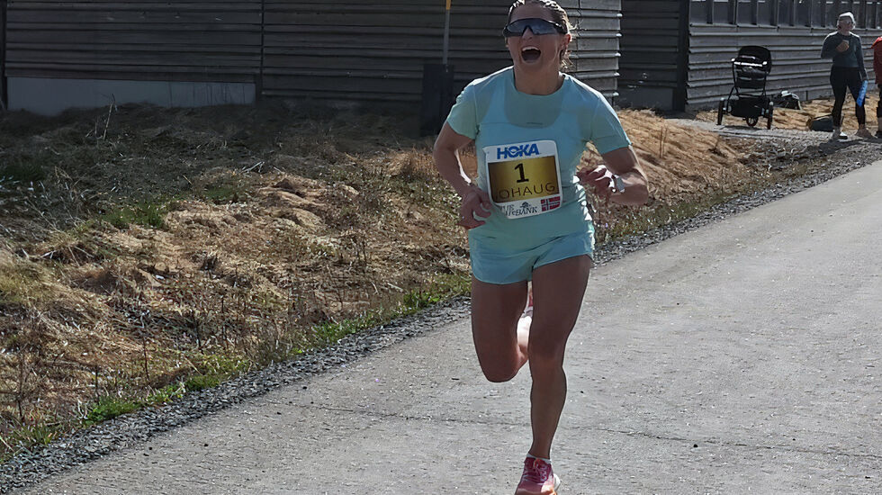 Therese Johaug løp sitt første halvmaratonløp i Grue Halvmaraton 1. mai.(Foto: Rolf Bakken)
