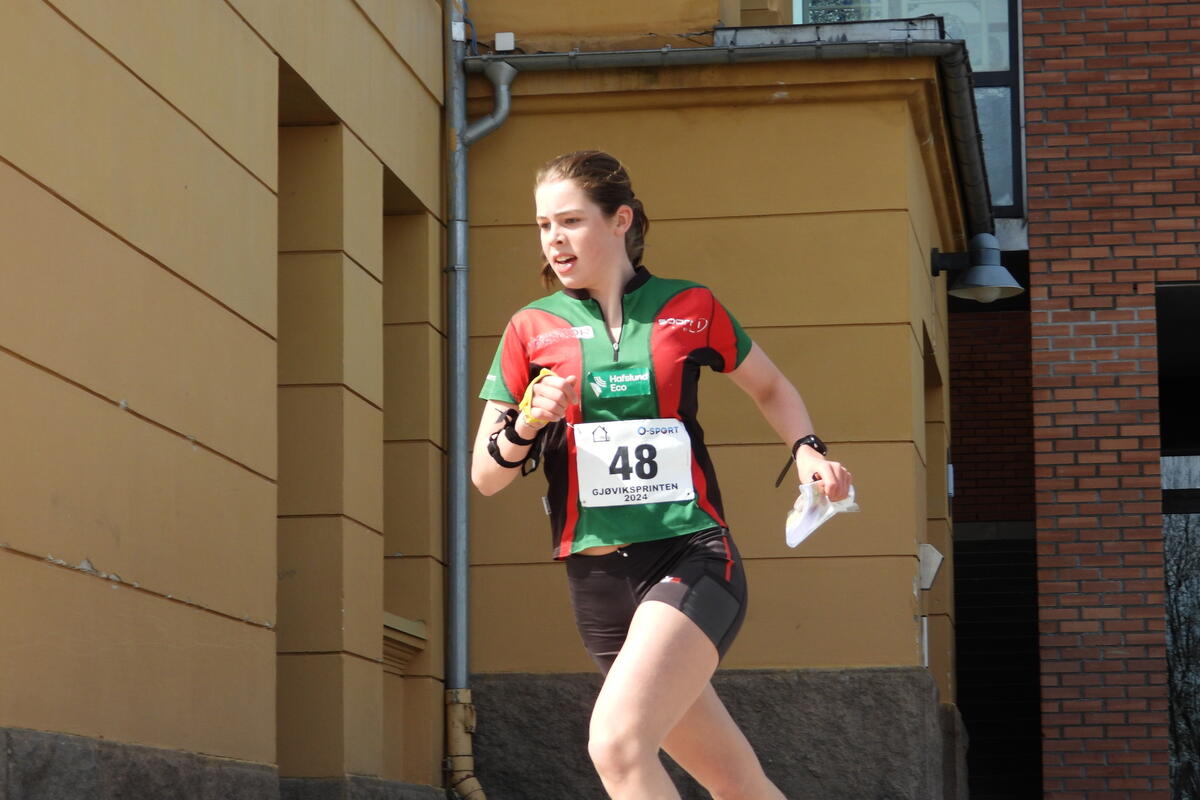 Magnhild Kleppa Madslien først i mål på jaktstarten med «Runners Choice» i D15-16.