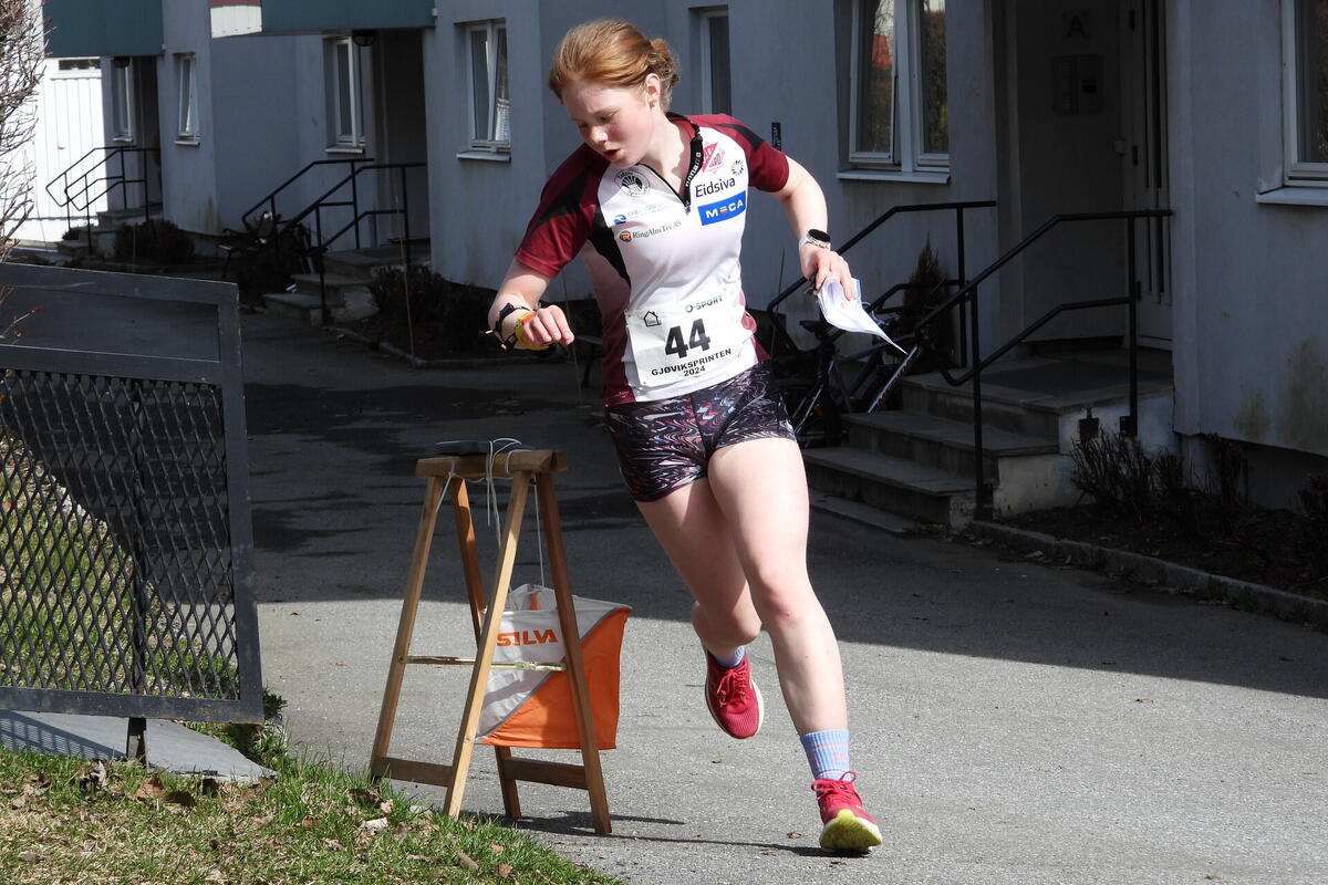 Eline Kravdal nr to på jaktarten med «Runners Choice» i D15-16.